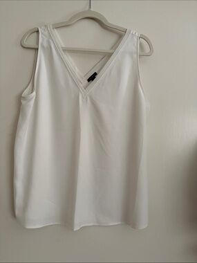 Ann Taylor White V-Neck Sleeveless Blouse